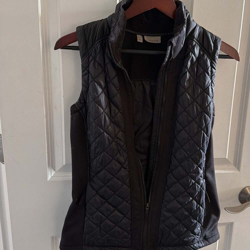 Athleta Rock Springs Quilted Puffer Vest Black